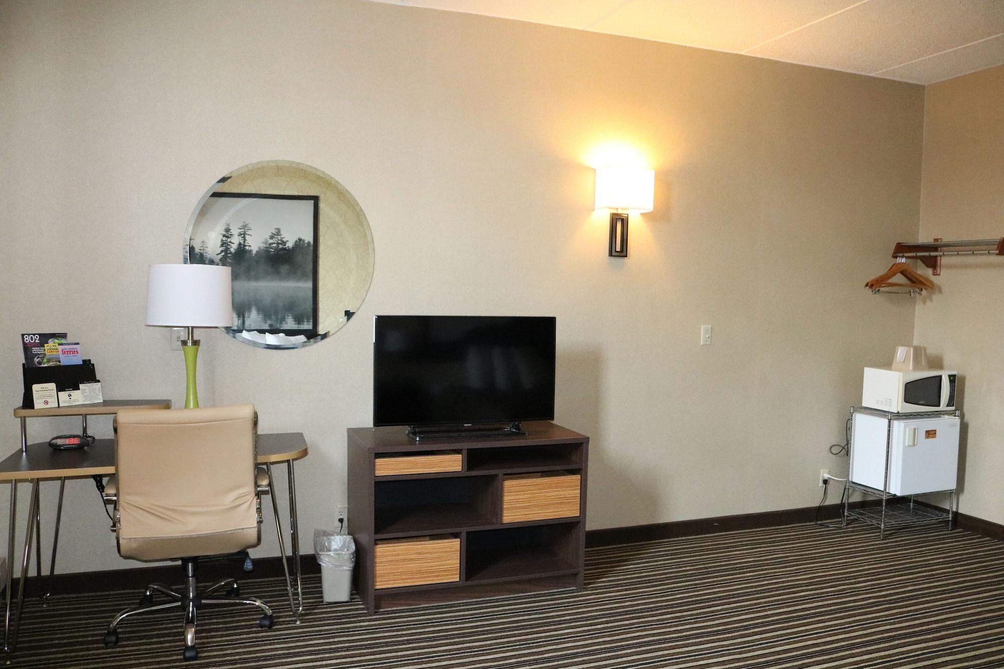Super 8 By Wyndham Plattsburgh Hotel Eksteriør billede