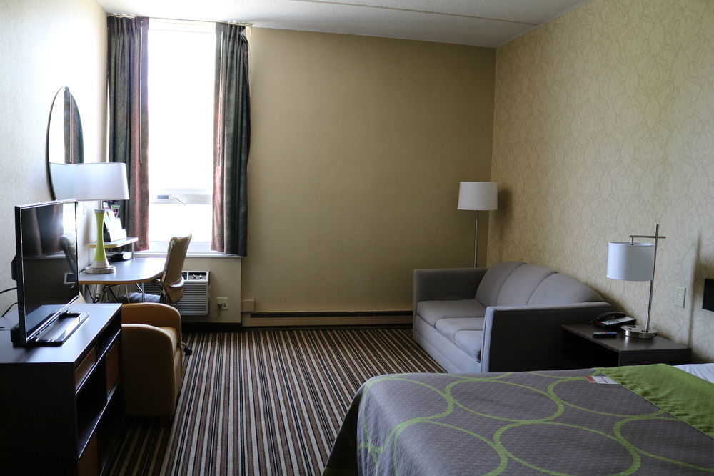 Super 8 By Wyndham Plattsburgh Hotel Eksteriør billede